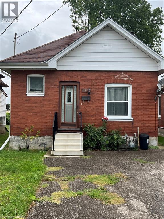 12 Carlyle St, Brantford, ON N3T 2C1