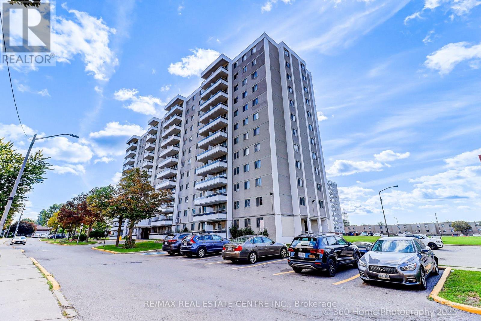 1108 200 Lotherton Pathway, Toronto, ON M6B 3Y4