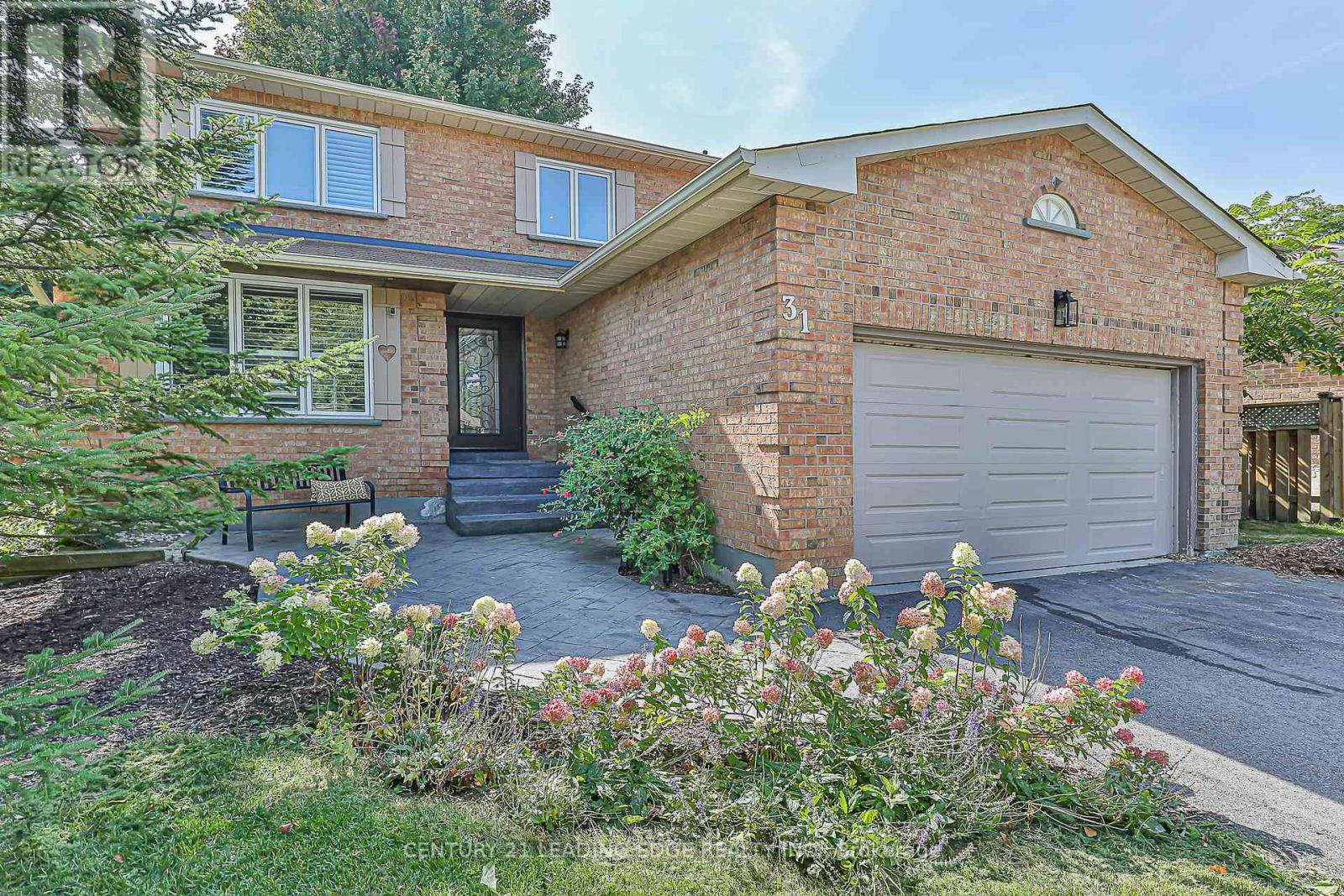 31 Twelve Oaks Dr, Aurora, ON L4G 6J5