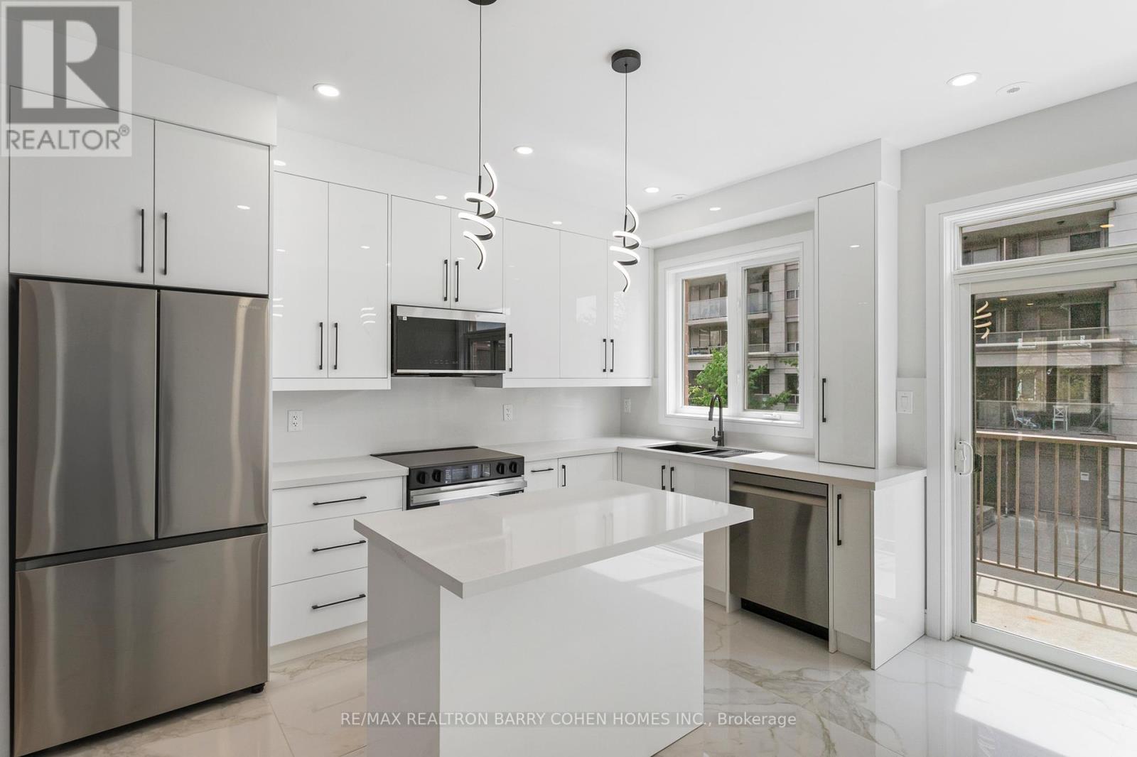 21 Galleria Pkwy, Markham Commerce Valley, ON L3T 0A4