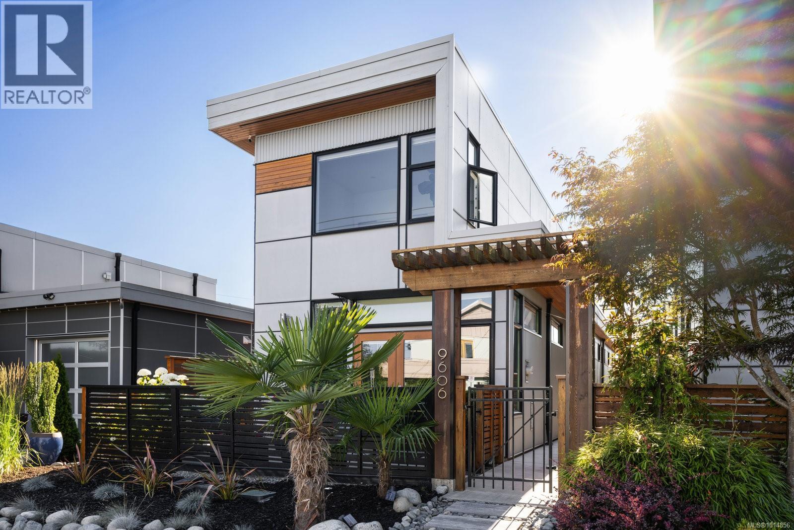 9606 Fourth St, Sidney, BC V8L 2Y6