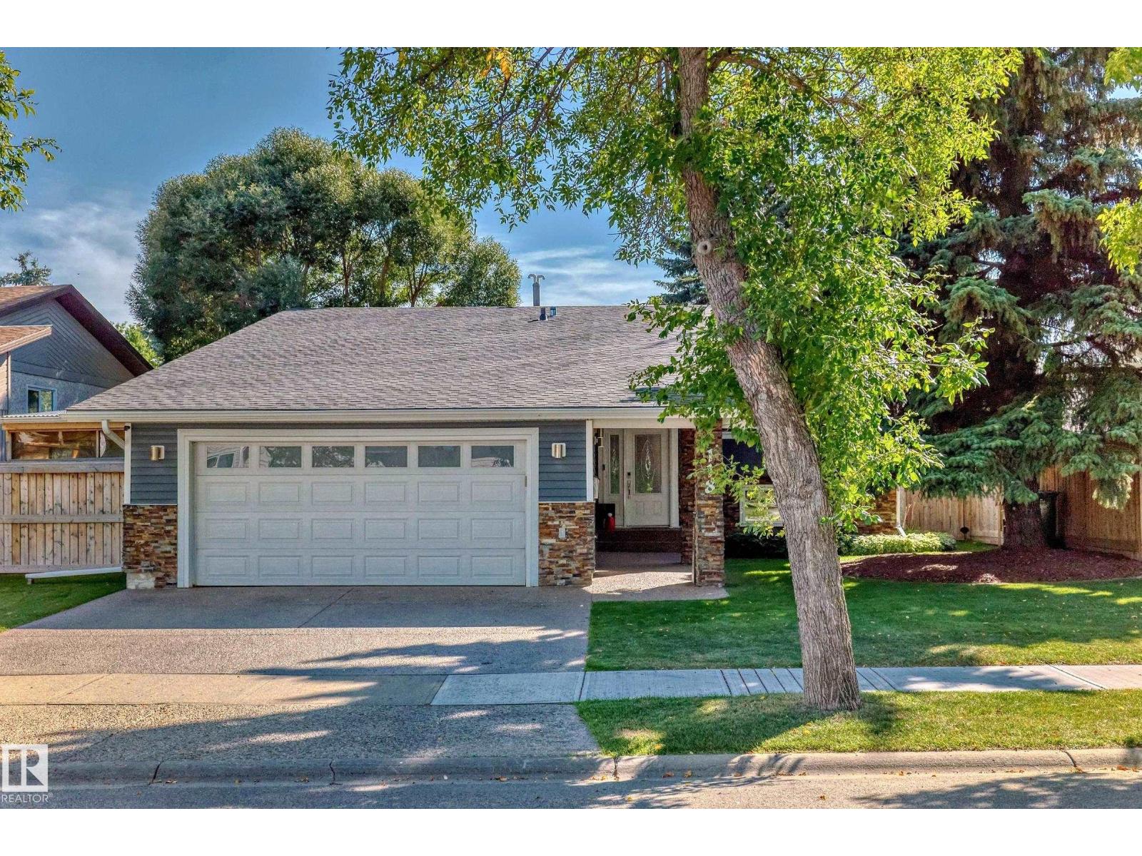 118 Langholm Dr, St. Albert, AB T8N 4M4