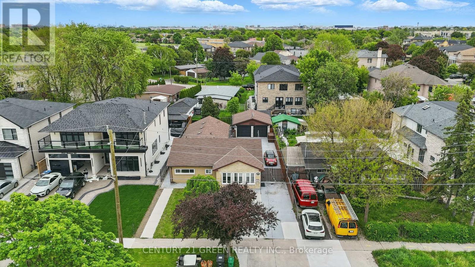 7649 Redstone Rd, Mississauga, ON L4T 2B7
