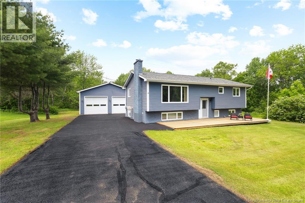 4 William St, Lincoln, NB E3B 8N8