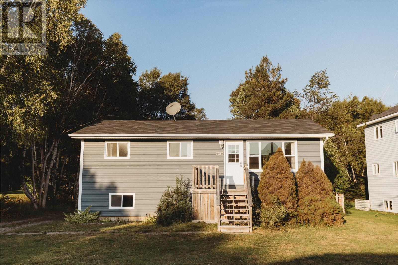 28 Third Ave, Pasadena, NL A0L 1K0