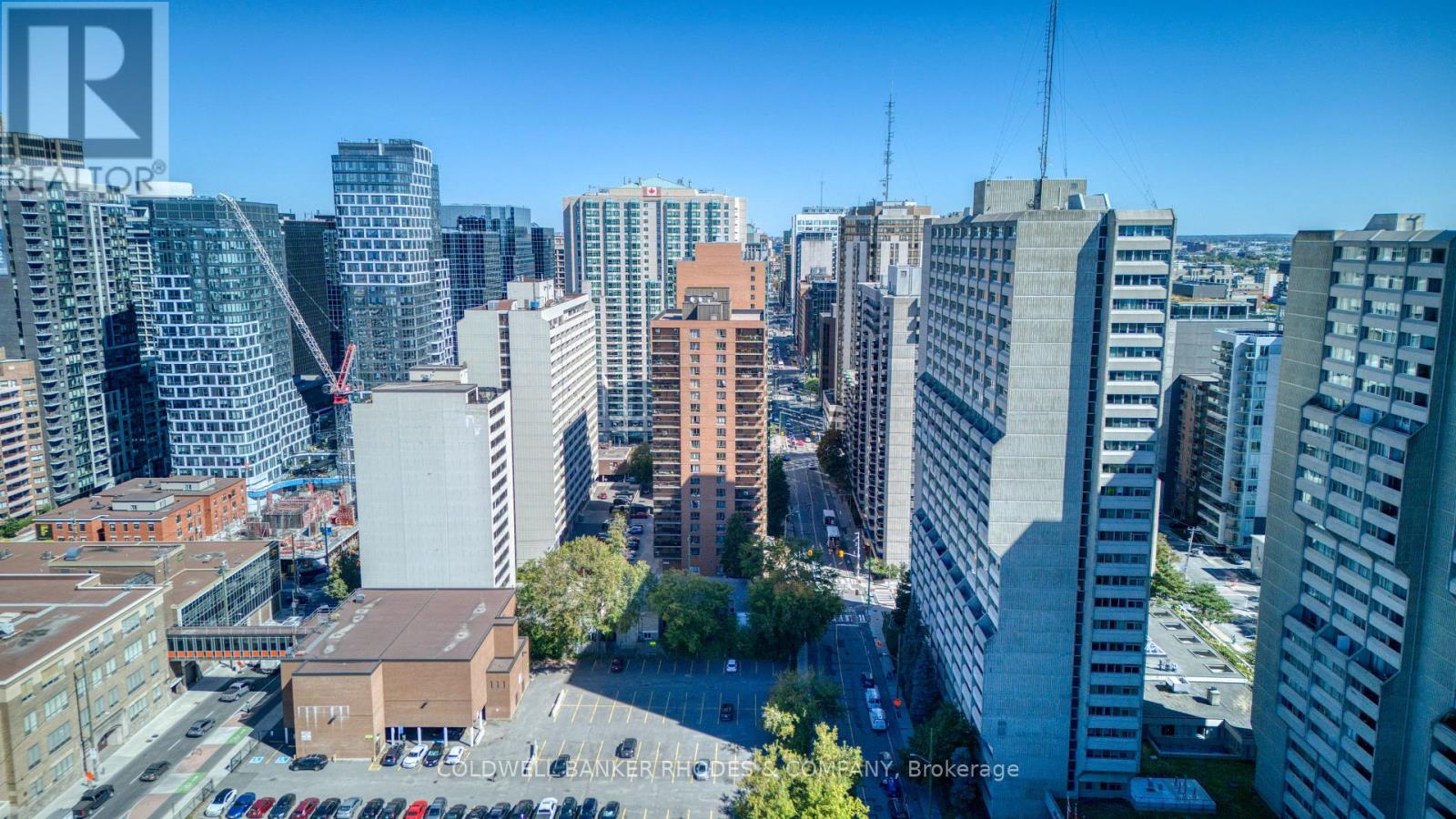 301 475 Laurier Ave W, Ottawa, ON K1R 7X1