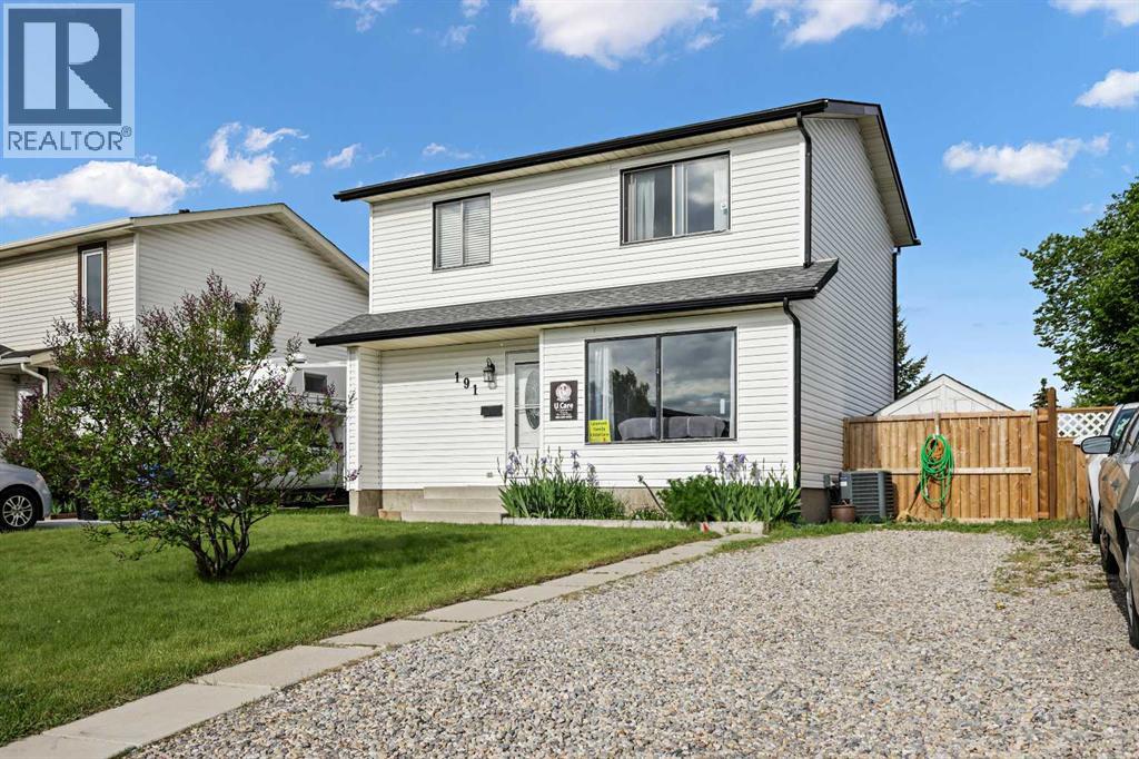 191 Castlebrook Rd NE, Calgary, AB T3J 2C5