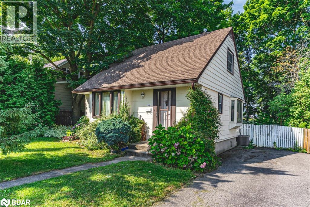 306 Cawthra Blvd, Newmarket, ON L3Y 4N8