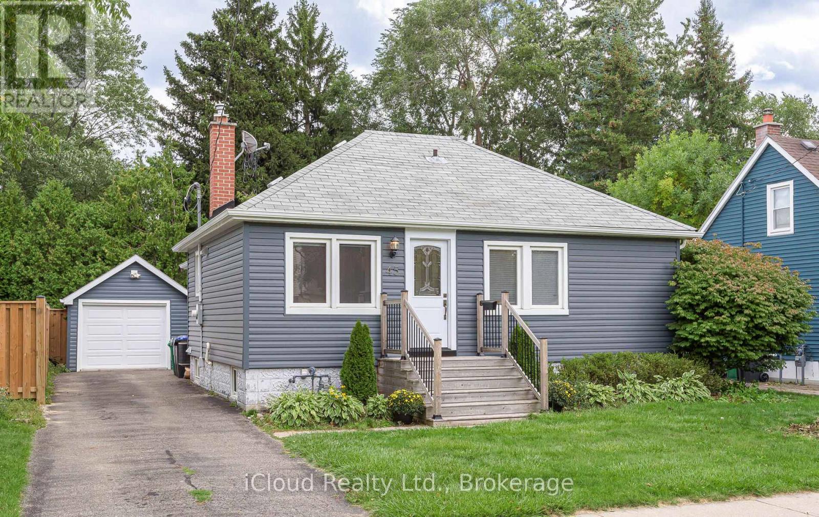 45 Archibald St, Brampton, ON L6X 1M3