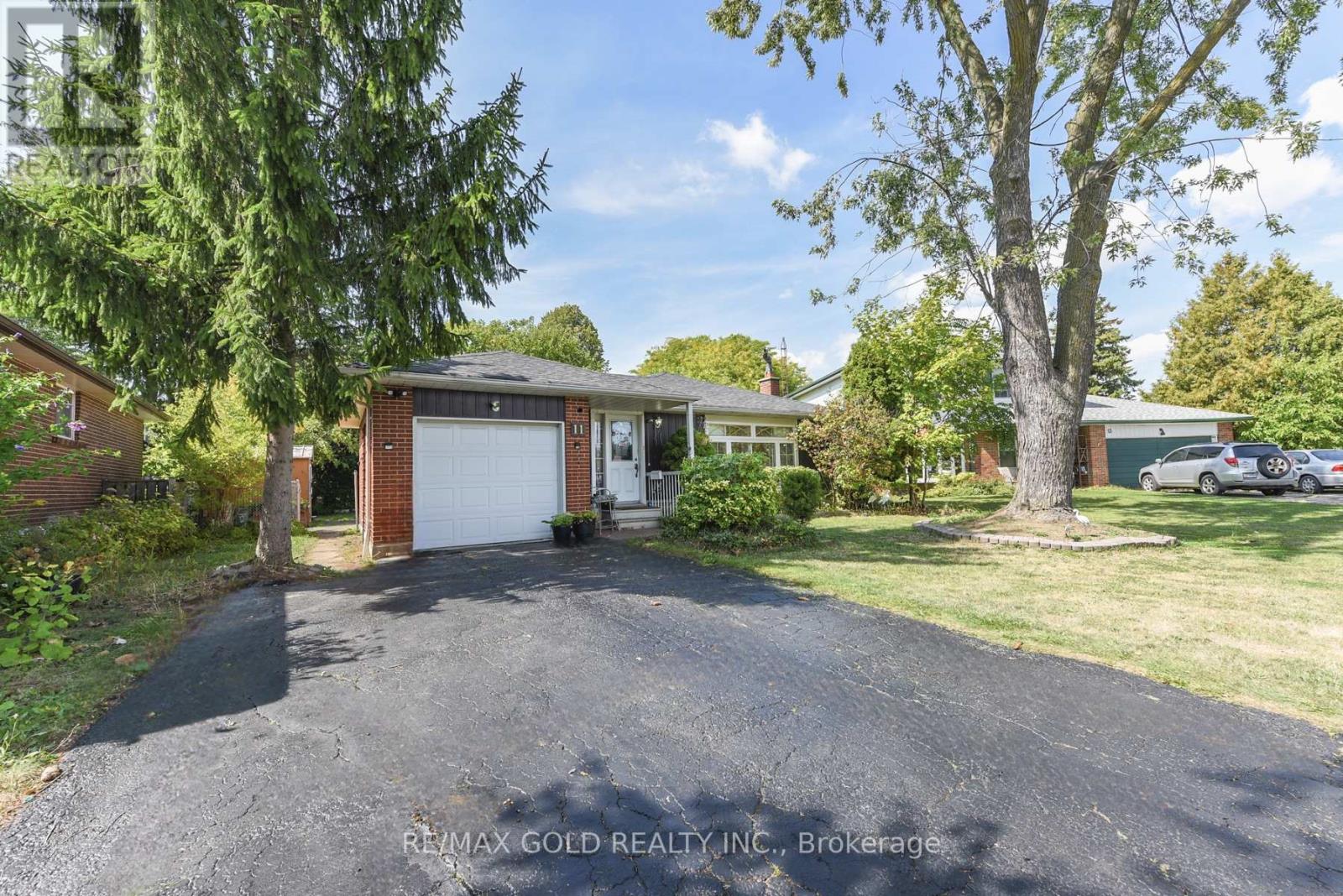 11 Dudley Pl, Brampton, ON L6T 3C2