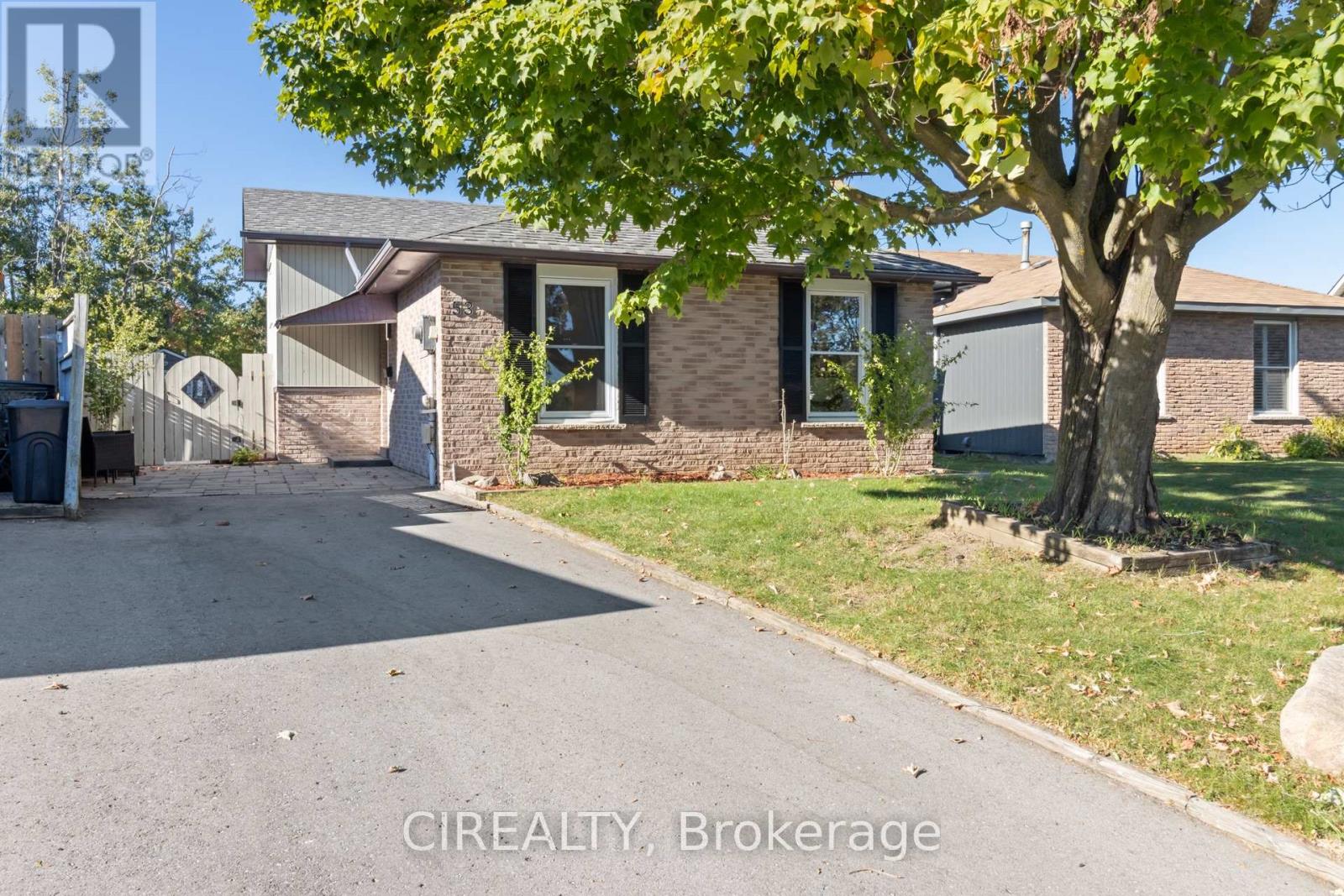53 Christie Cres, Barrie, ON L4N 4V2