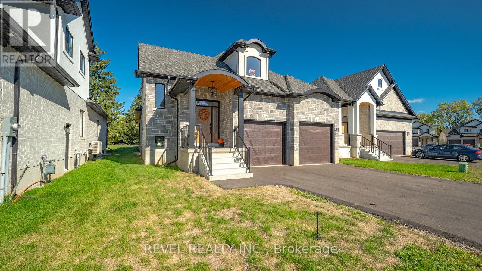 17 242 Mount Pleasant St, Brantford, ON N3T 1V1