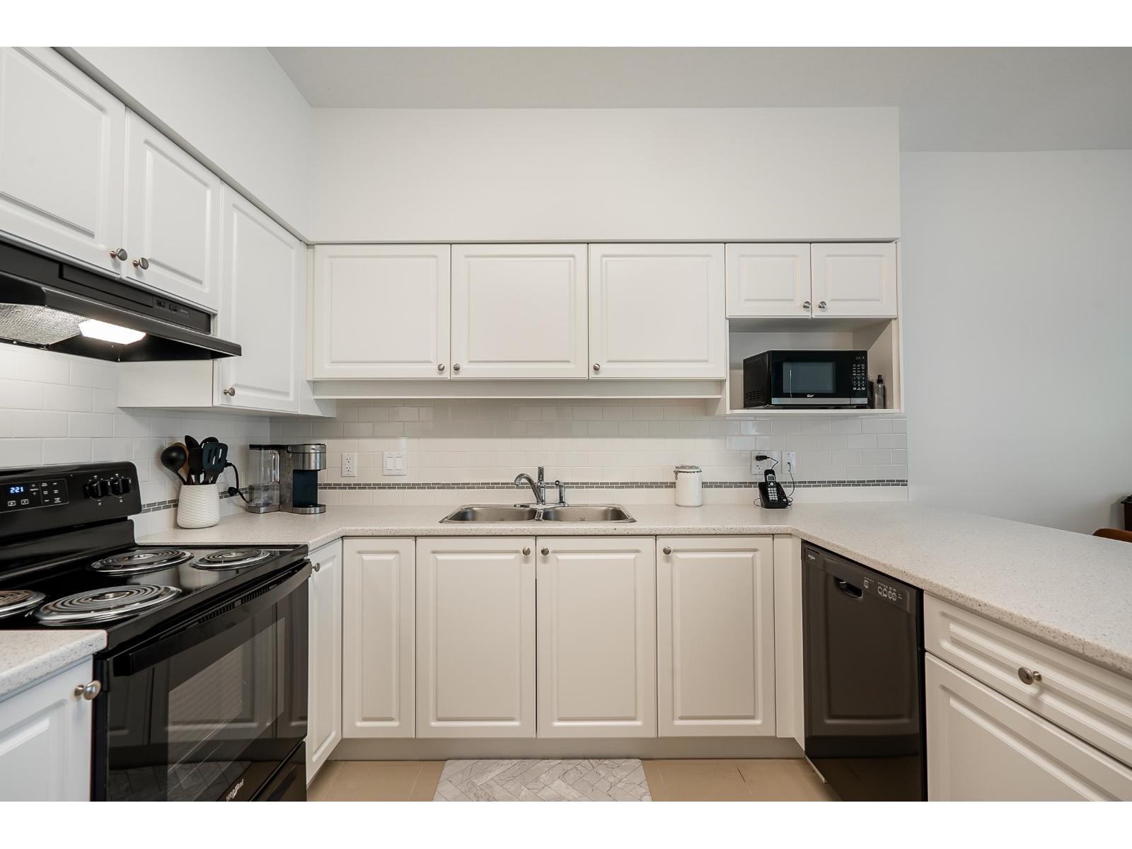 13911 70 Avenue Unit 202, Surrey, BC V3W 6B4