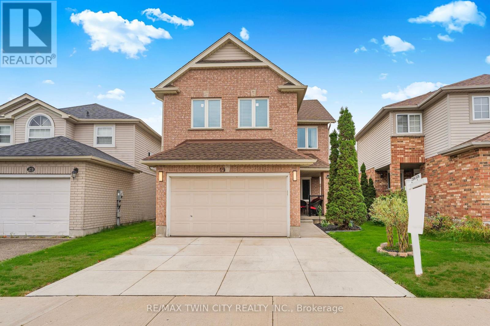 19 Marl Meadow Dr, Kitchener, ON N2R 1L1