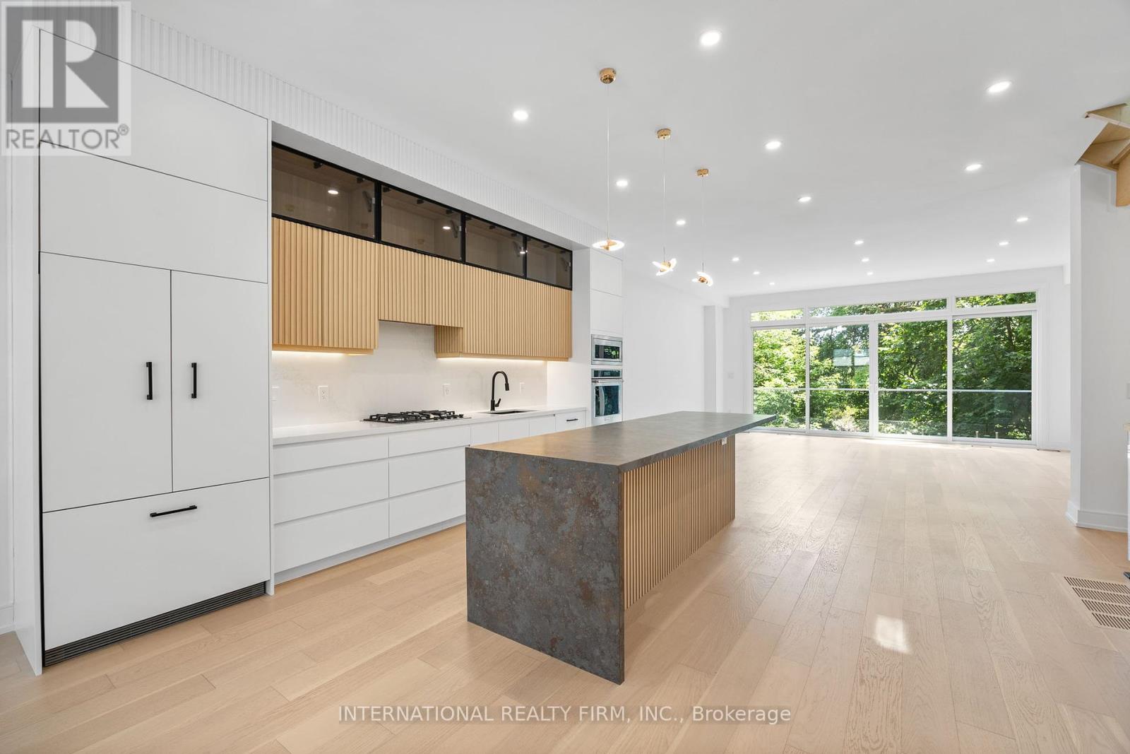19 Ivy Ave, Toronto, ON M4L 2H6