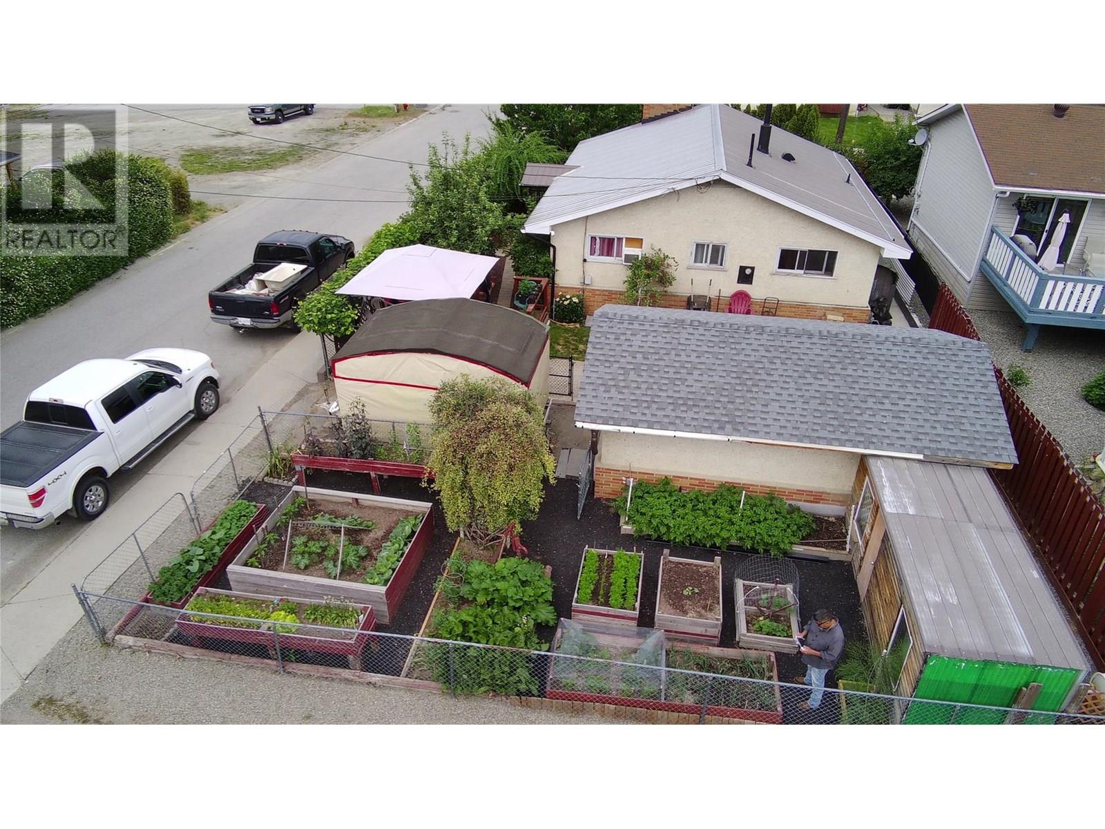 1916 Elm St, Creston, BC V0B 1G5