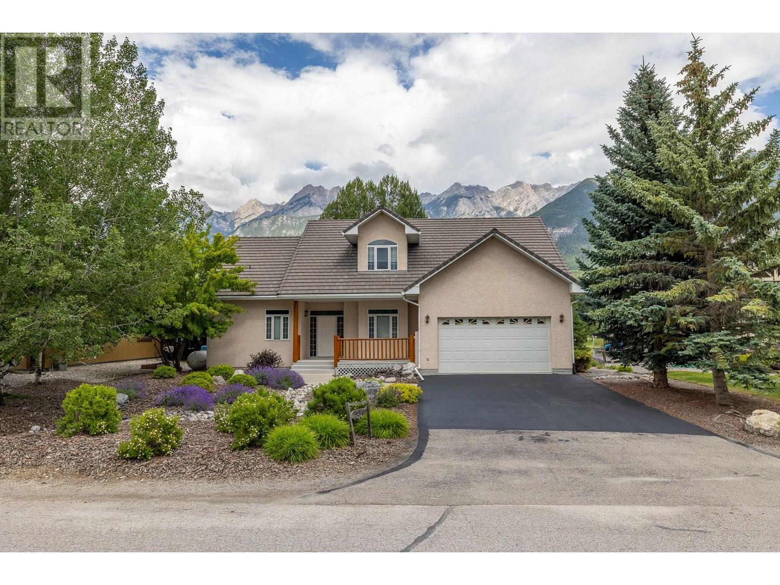 5214 Riverside Dr, Fairmont Hot Springs, BC V0B 1L1