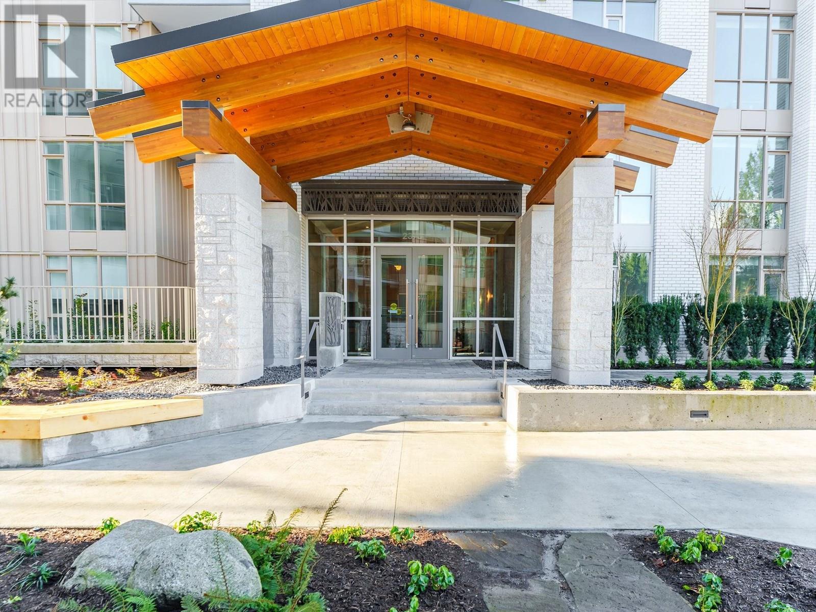 2375 Emery Court Unit 102, North Vancouver, BC V7J 0E9