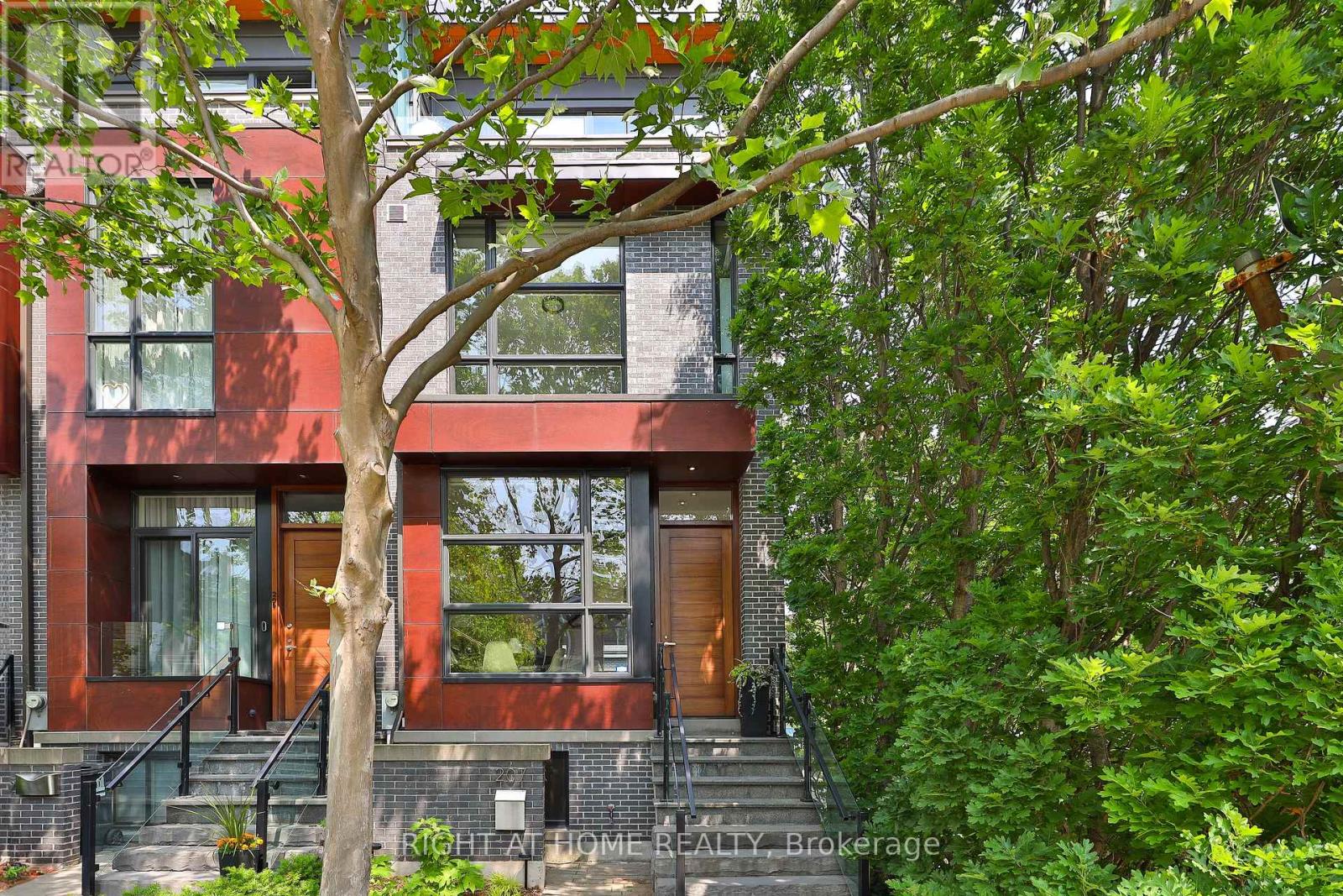 207 Claremont St, Toronto, ON M6J 2N1