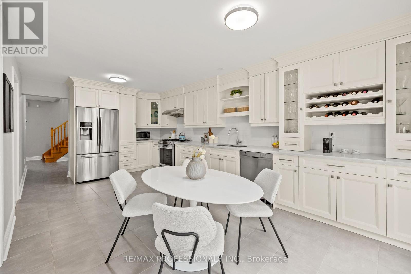 152 Ashton Dr, Vaughan, ON L6A 2T8