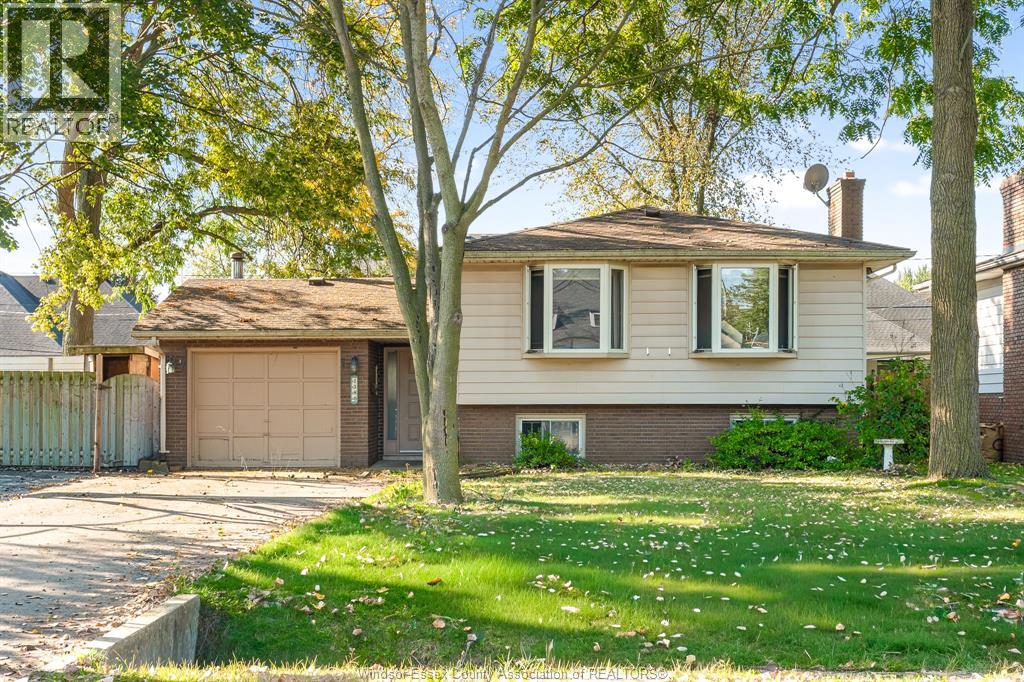 1380 Stuart Blvd, Lasalle, ON N9J 1Y4