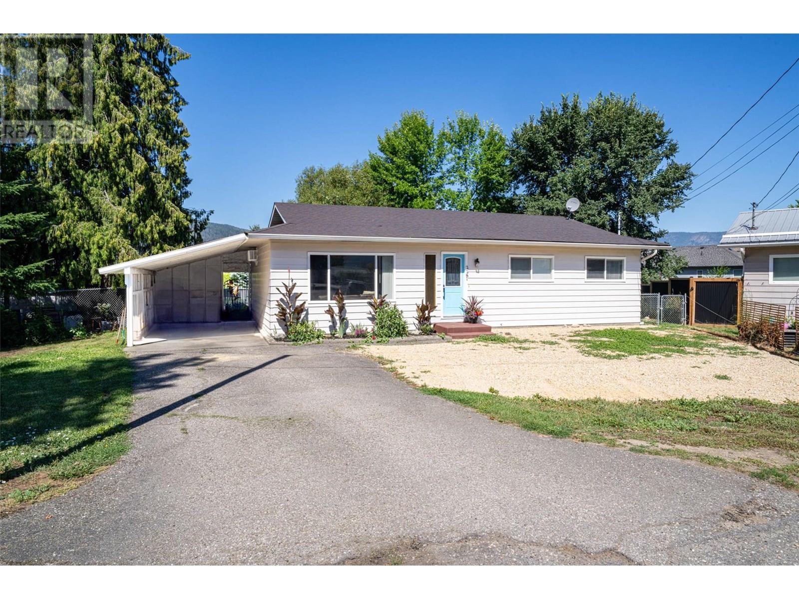 2281 Hayden Pl, Armstrong, BC V0E 1B1