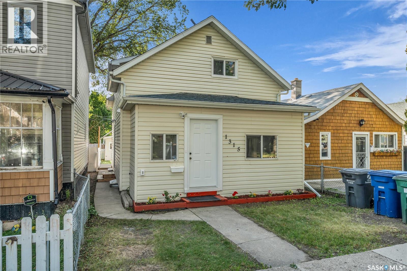 1315 G Ave N, Saskatoon, SK S7M 2N4