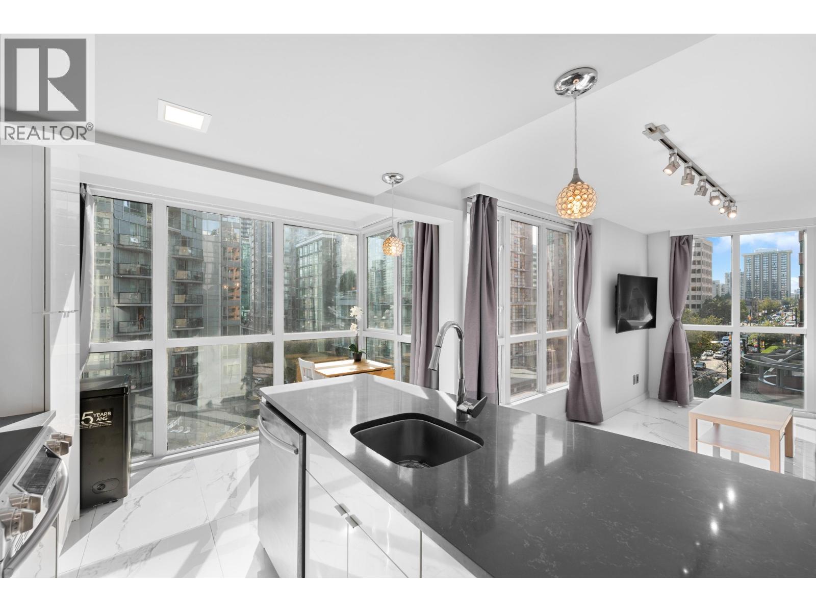 1188 Howe Street Unit 702, Vancouver, BC V6Z 2S8