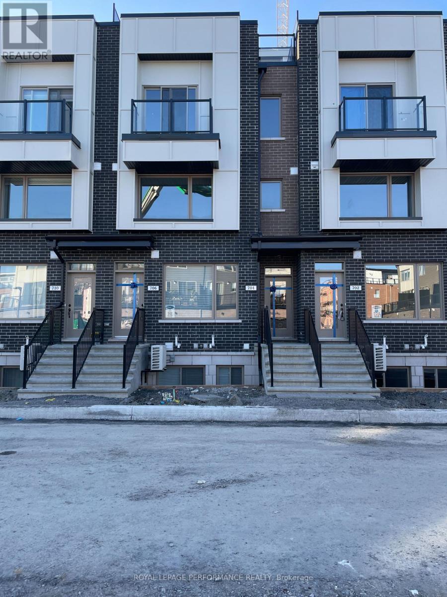 18 704 Kizis Private, Ottawa, ON K1K 5A4