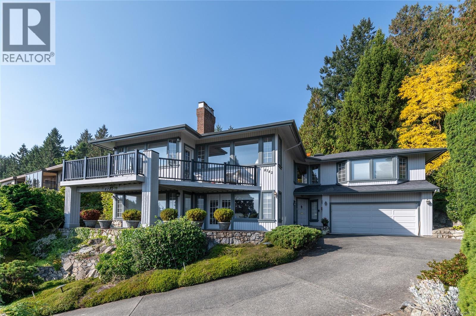 8742 Pender Park Dr, North Saanich, BC V8L 3Z5