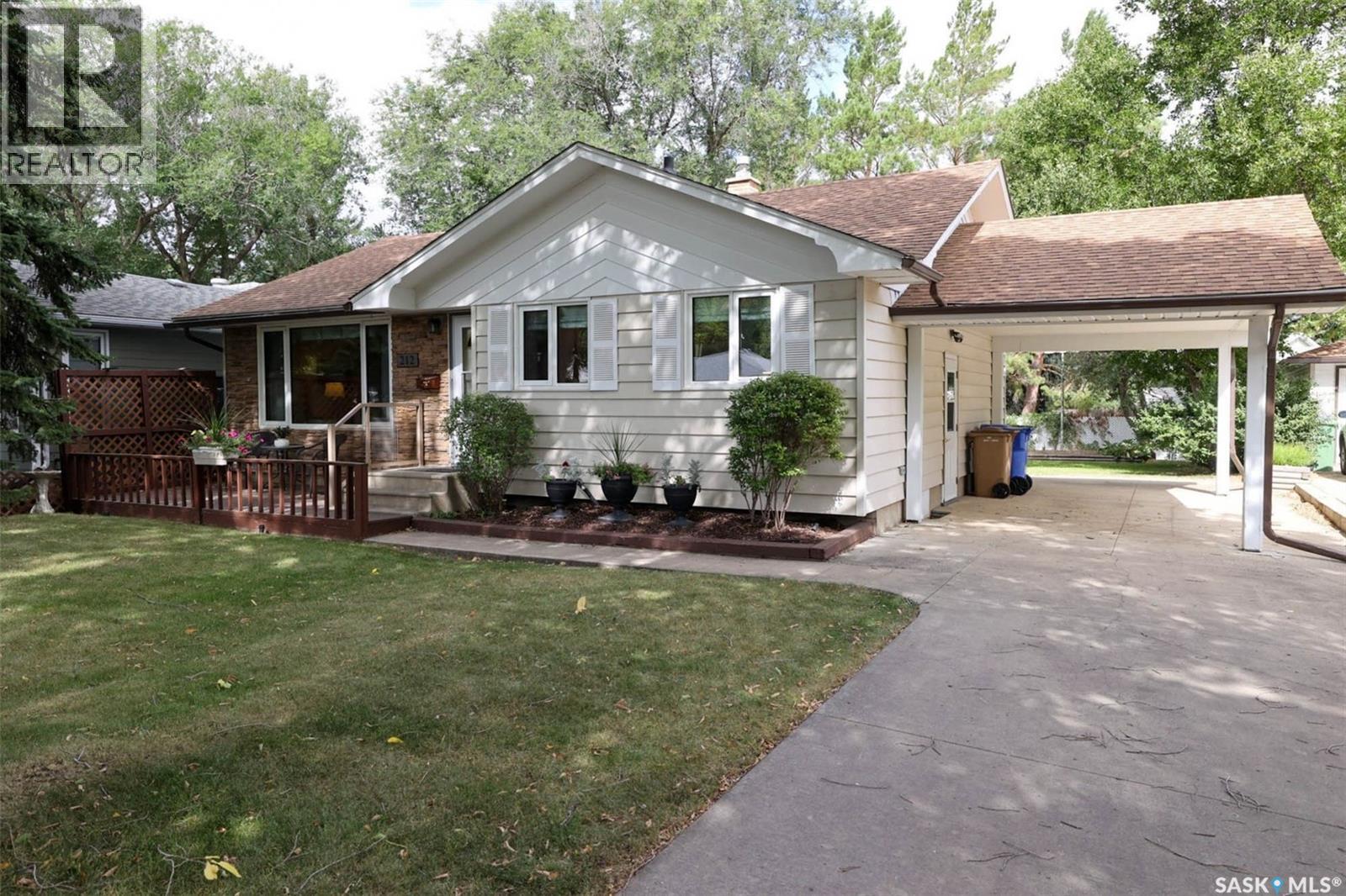 212 Shannon Rd, Regina, SK S4S 5H7