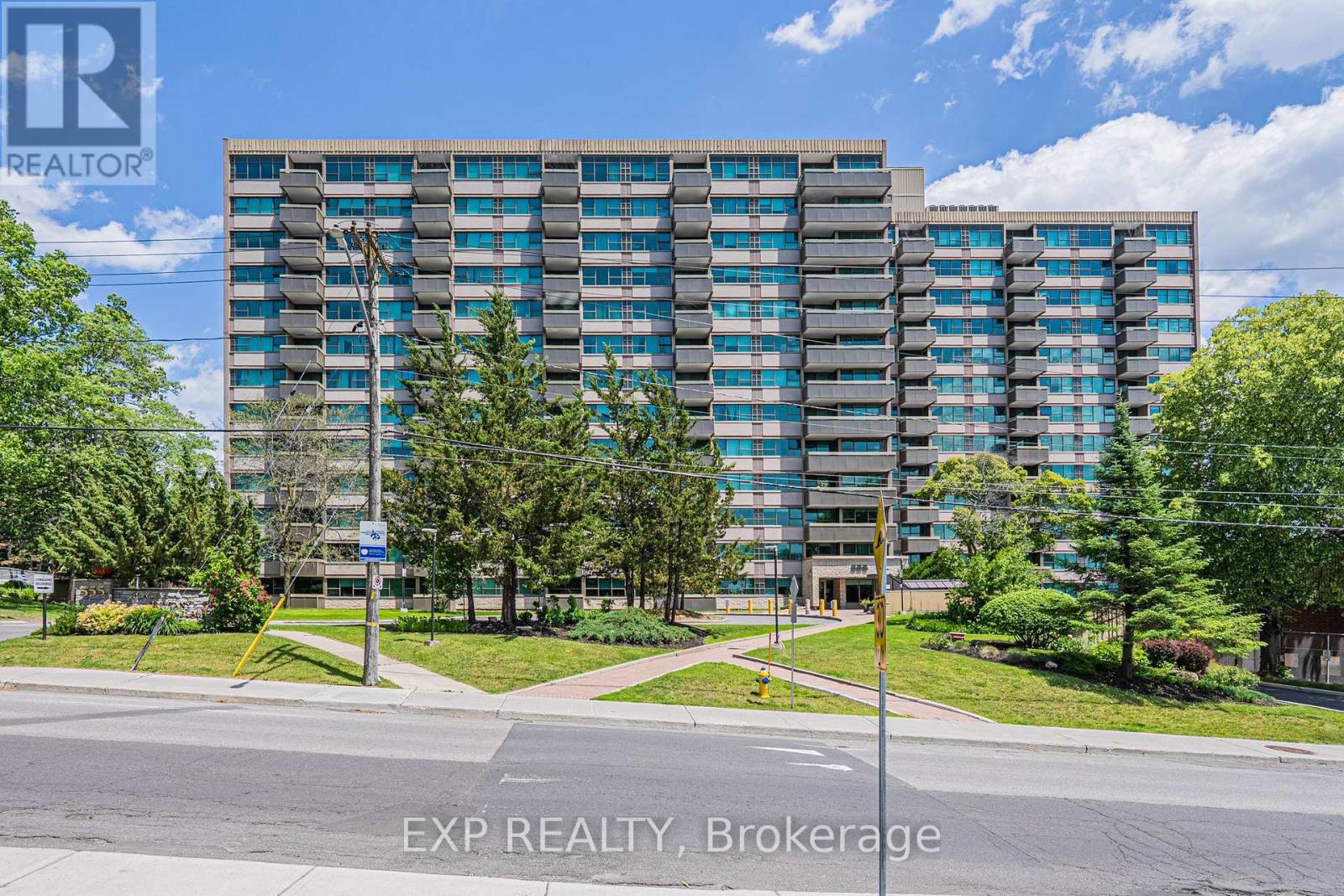 1111 555 Brittany Dr, Ottawa, ON K1K 4C5