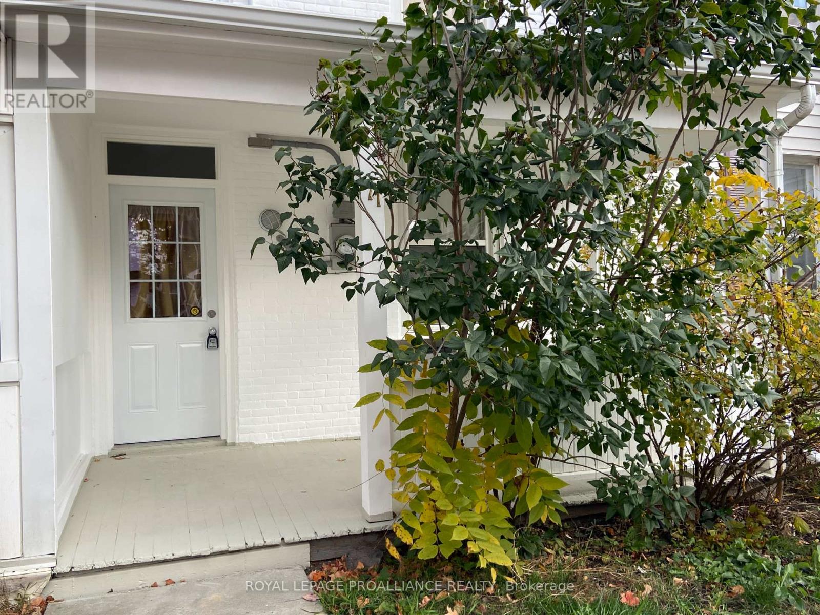 71 Buell St, Brockville, ON K6V 4Y4