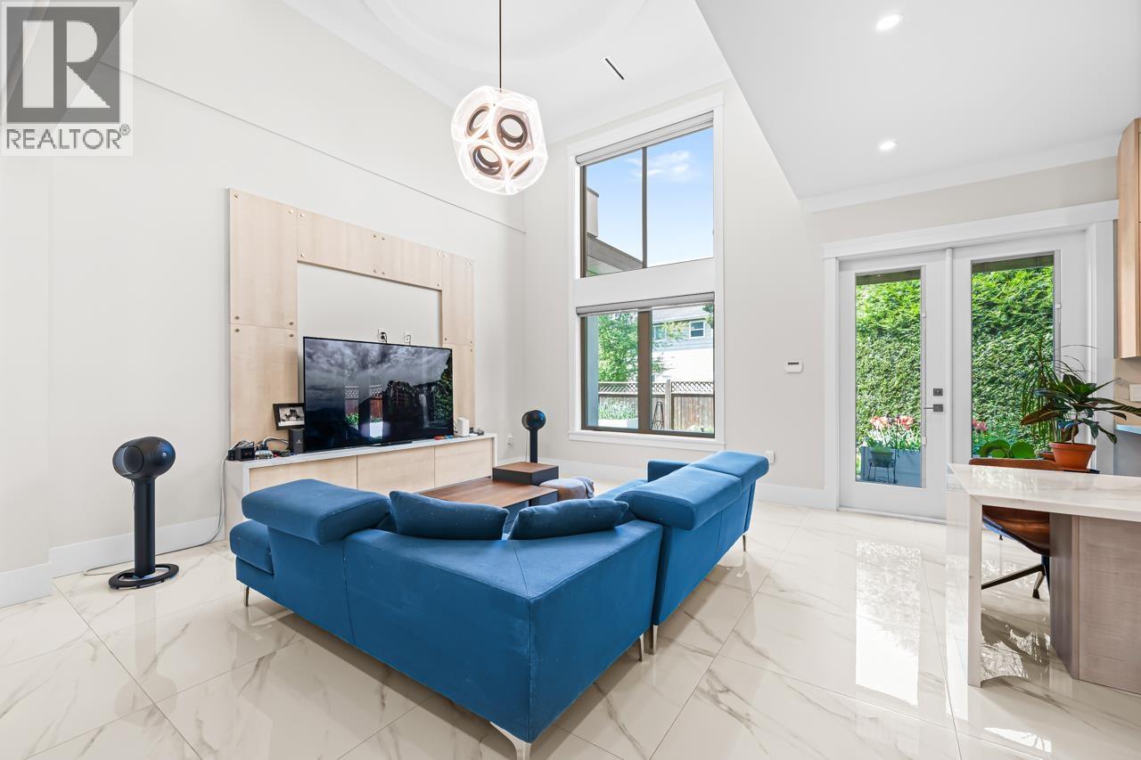 7860 Thormanby Cres, Richmond, BC V7C 4G3