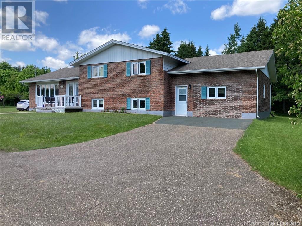 585 Rue Basque, Tracadie-Sheila, NB E1X 1B1