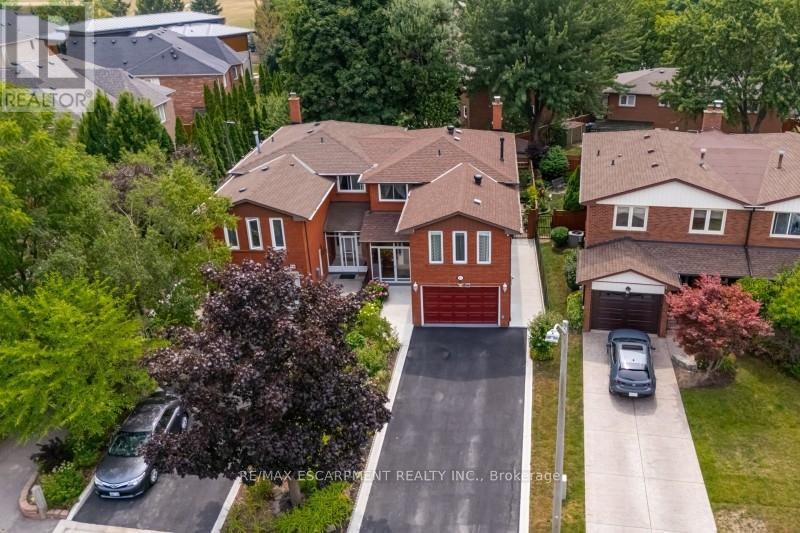 94 Bremen Ln, Mississauga, ON L5M 2N5