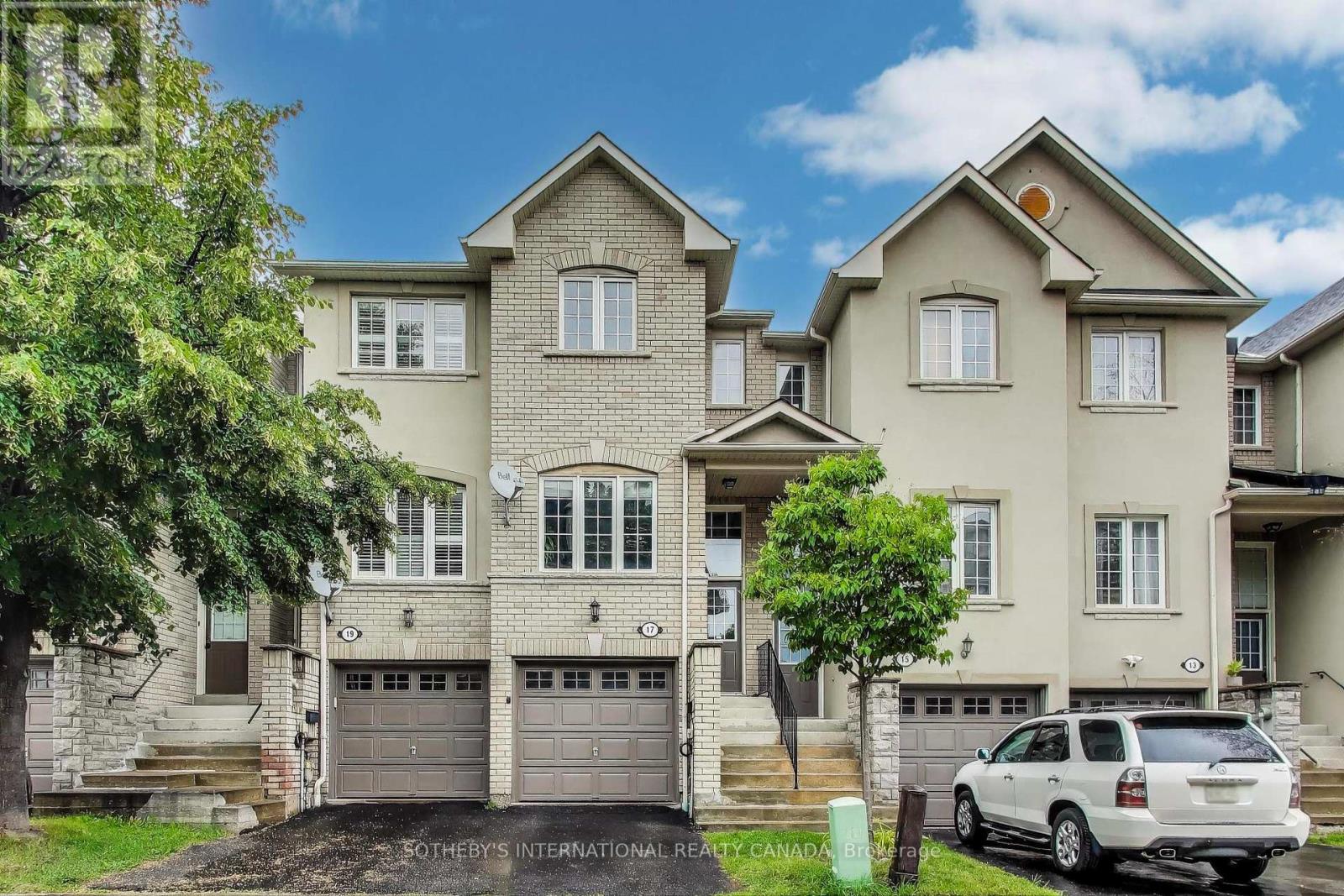 17 435 Hensall Cir, Mississauga, ON L5A 4P1