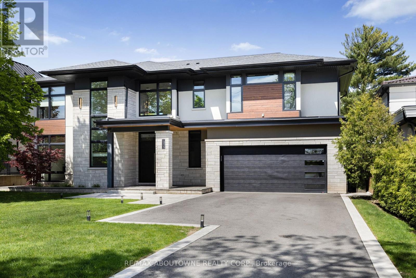 215 Morden Rd, Oakville, ON L6K 2S2