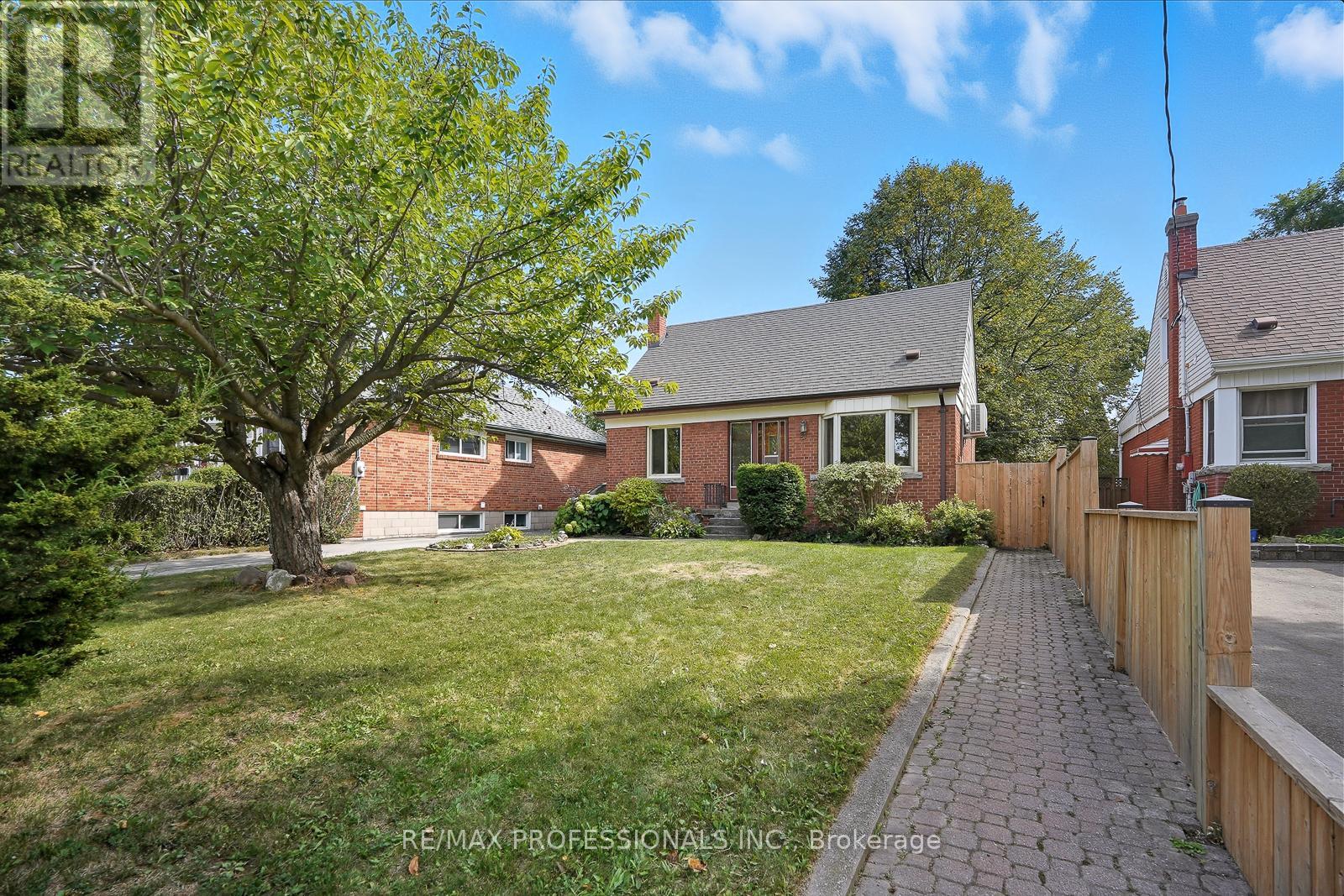 23 Scotswood Rd, Toronto Wexford-maryvale, ON M1R 3N3
