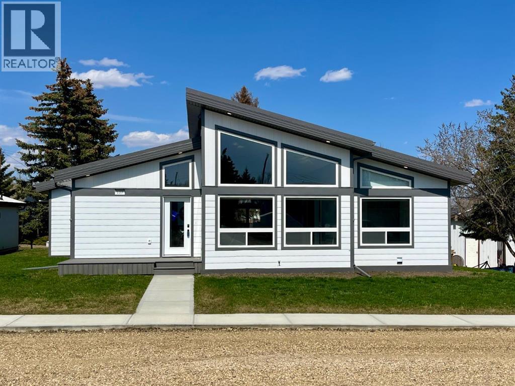 127 Main St, Edberg, AB T0B 1J0