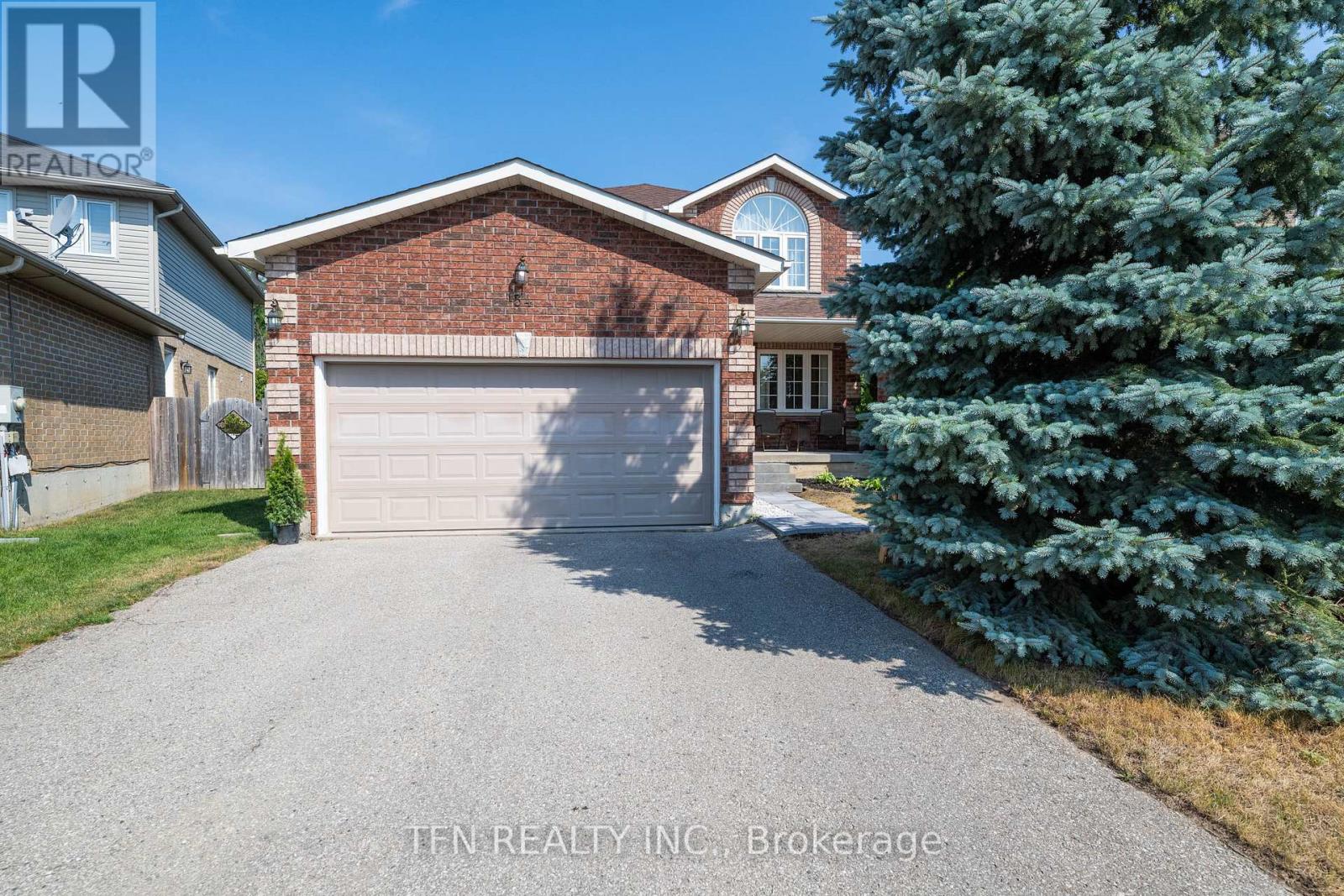 34 Balmoral Pl, Barrie, ON L4N 0Y9