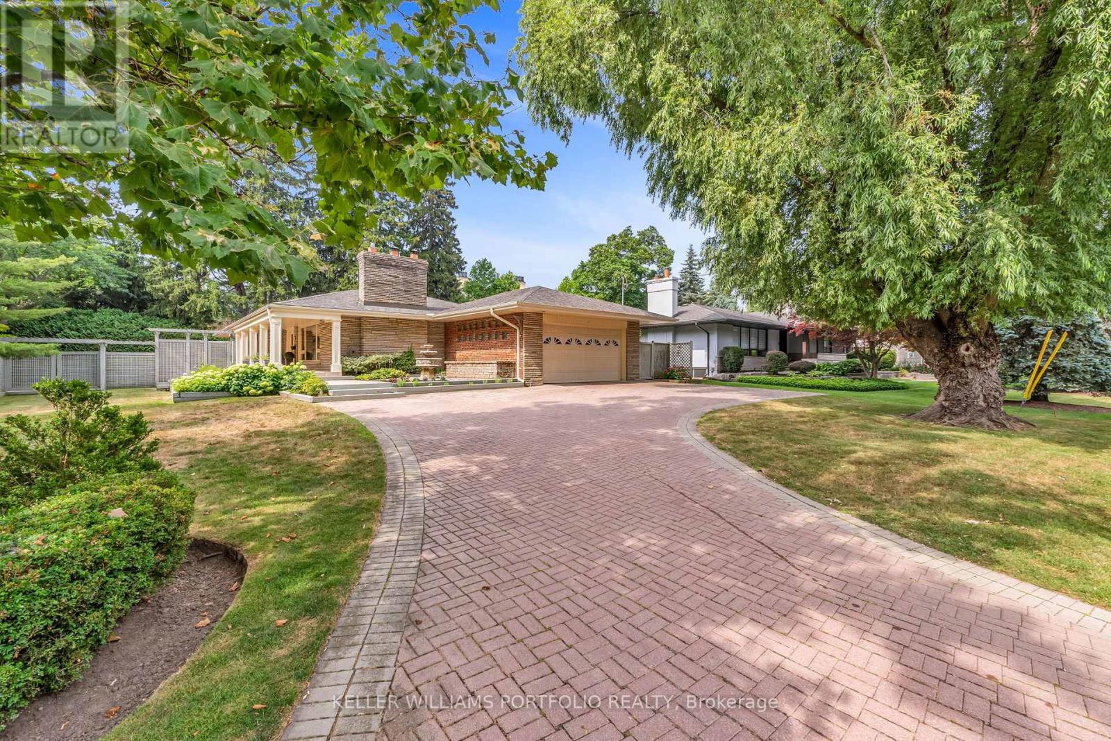 1123 Lakeshore Rd E, Oakville, ON L6J 1K9