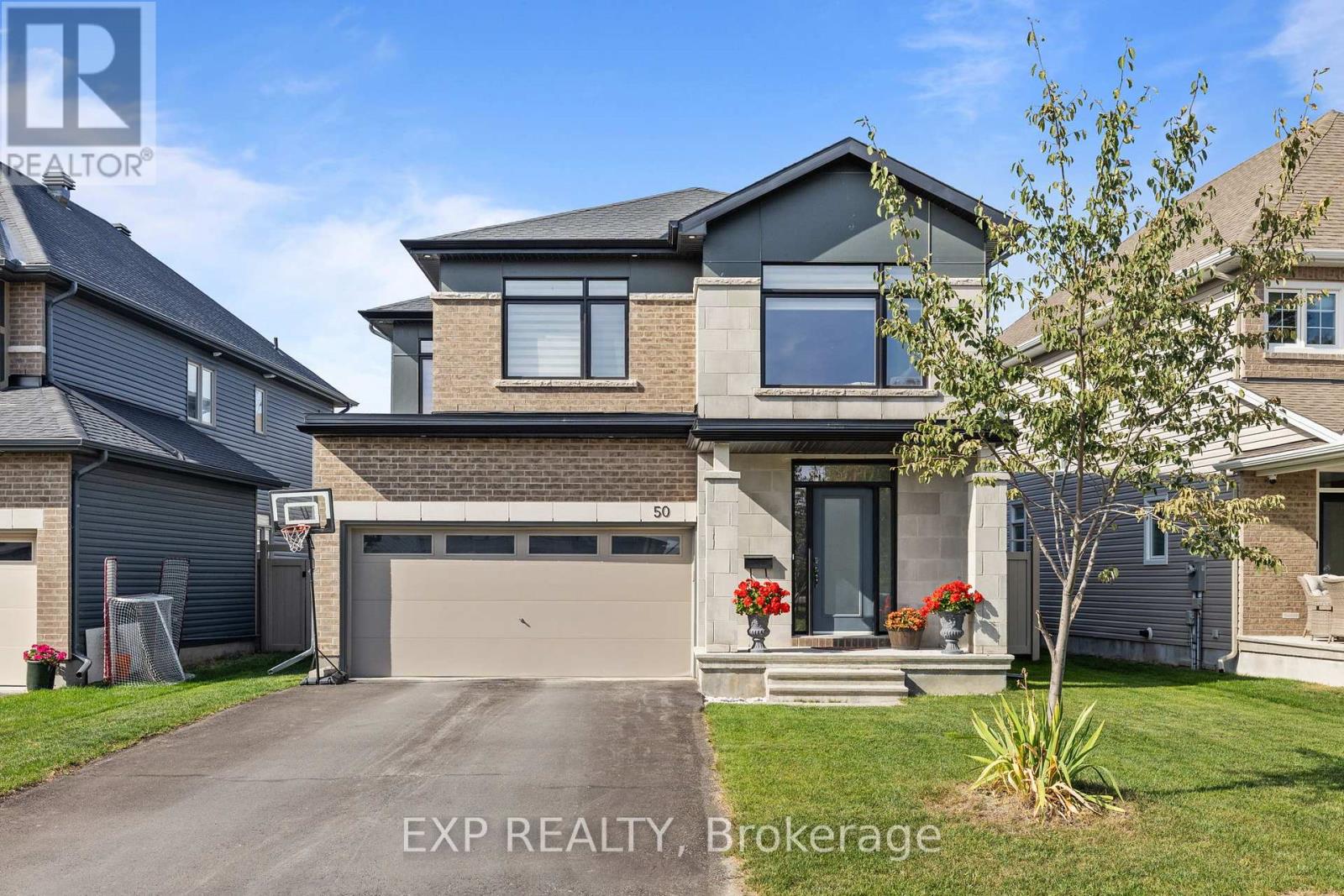 50 Angel Hts, Ottawa, ON K2S 2N4