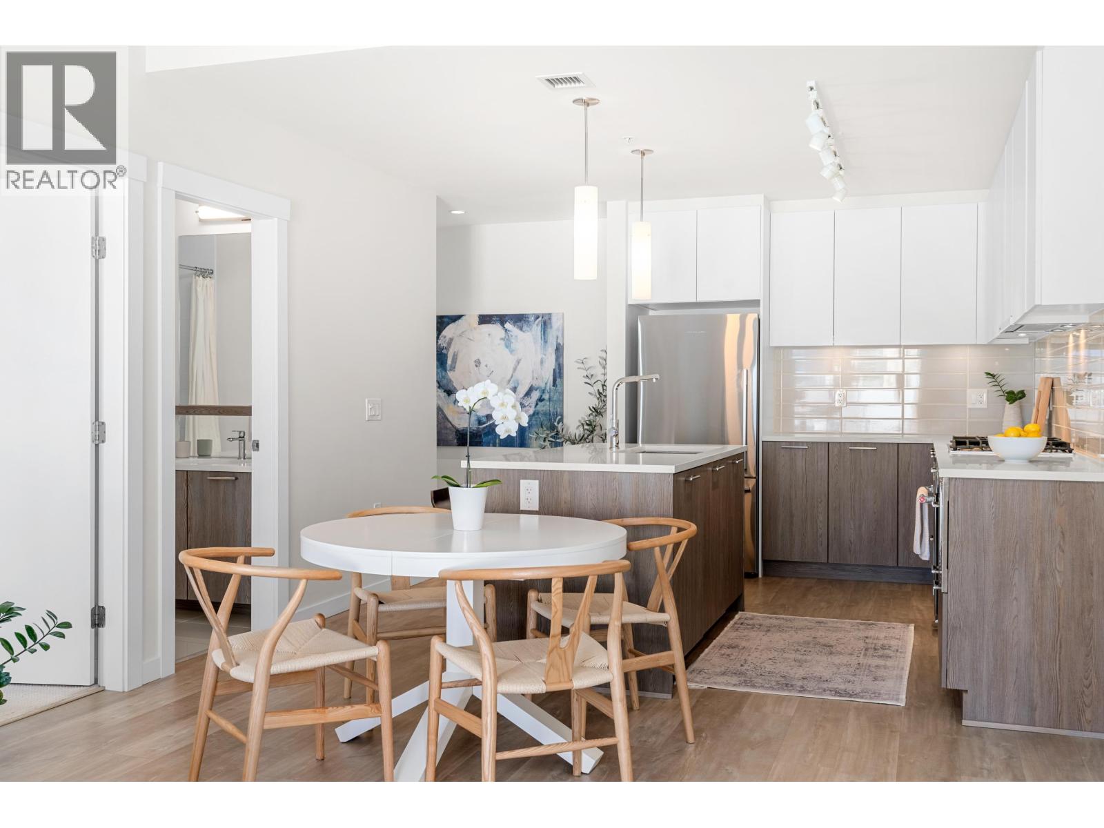 615 E 3rd Street Unit 205, North Vancouver, BC V7L 0G3
