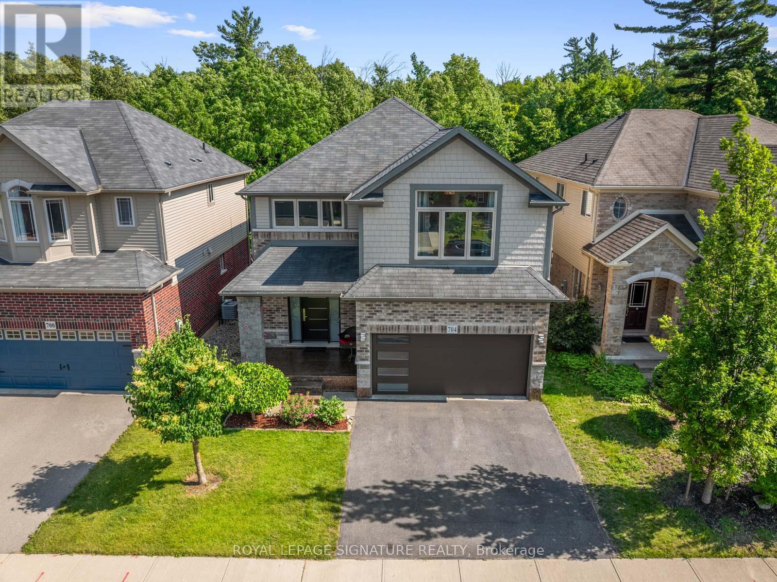 704 Robert Ferrie Dr, Kitchener, ON N2R 0B2