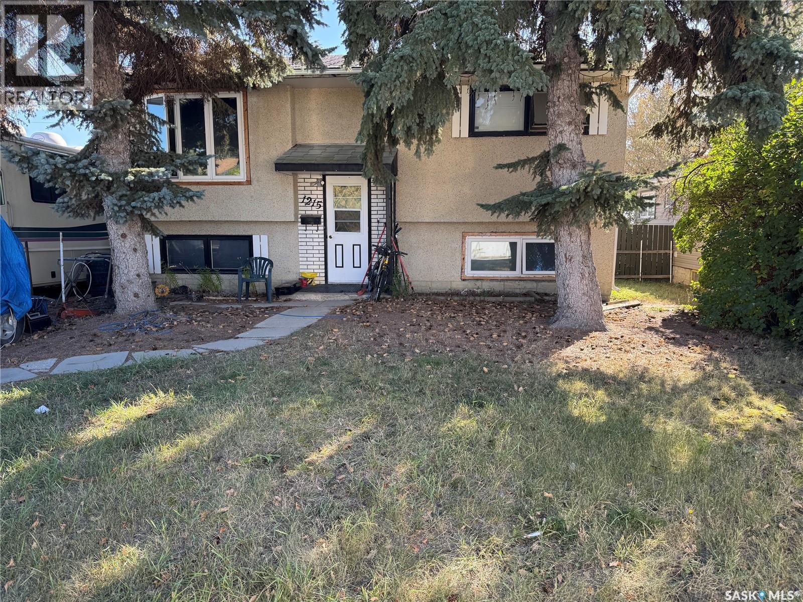 1215 Athabasca St W, Moose Jaw, SK S6H 6C7