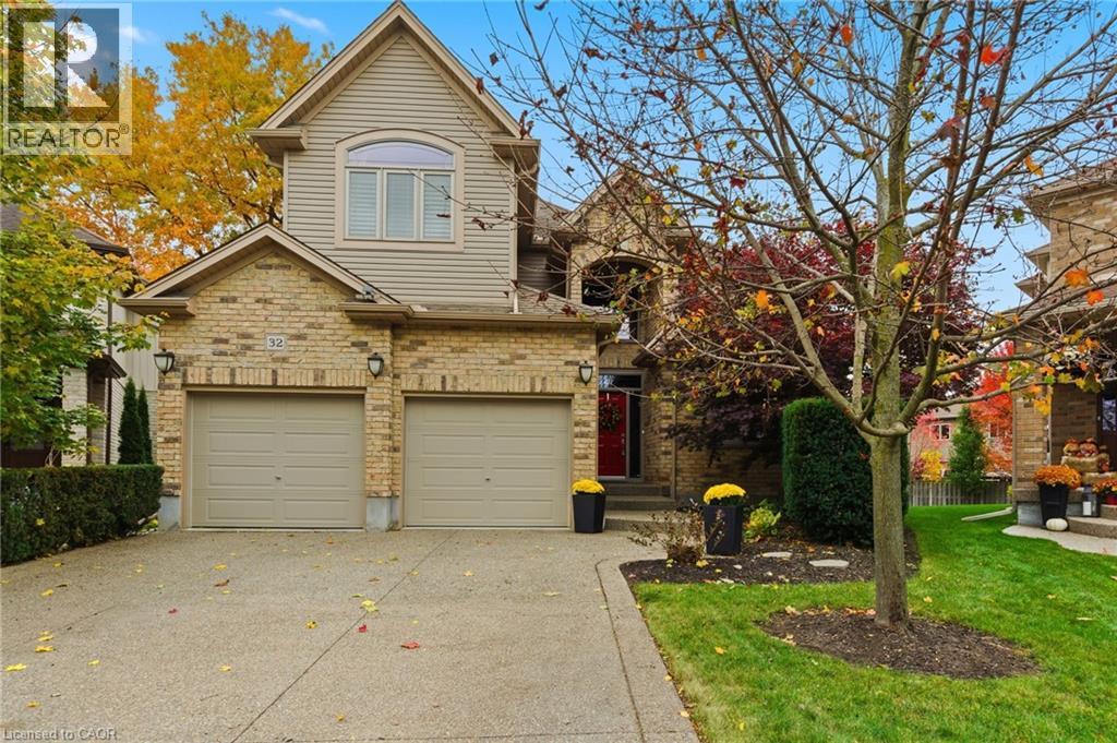 32 Hinrichs Cres, Cambridge, ON N1T 0A8