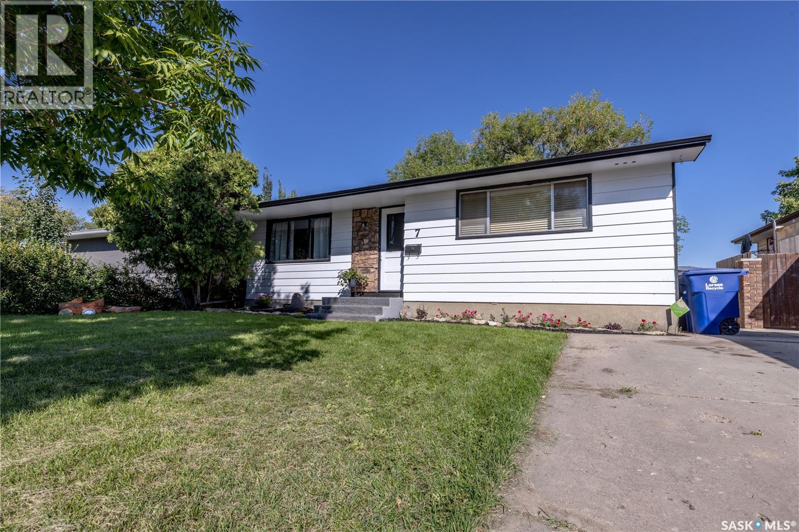 7 Ross Cres, Saskatoon, SK S7L 4B2