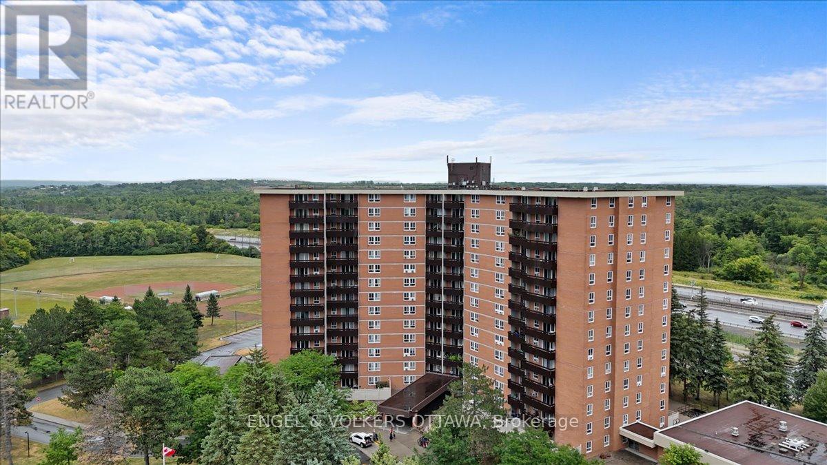 610 2020 Jasmine Cres, Ottawa, ON K1J 8K5