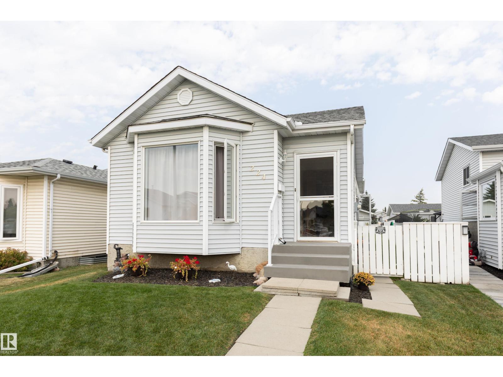 224 Kirkwood Ave NW, Edmonton, AB T6L 5A8